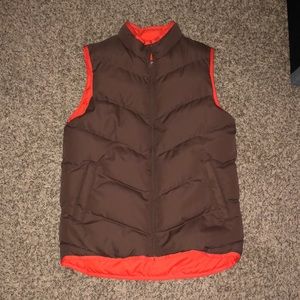 Reversible vest. Orange + brown side